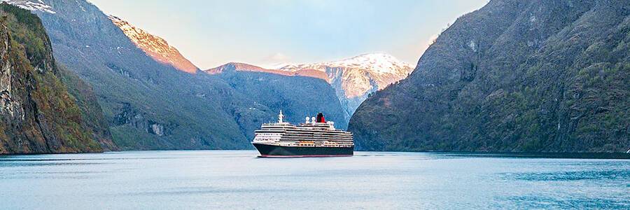 Cunard at sea