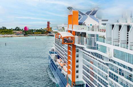 Celebrity Beyond sailing into Coco Cay