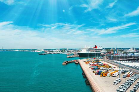 A Cunard ship departing Southampton Cruise Terminal