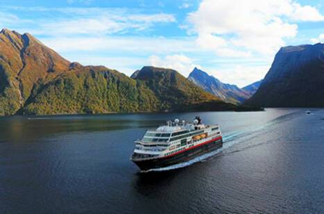 Christmas Cruising with Susan Calman | ROL Cruise Blog
