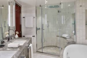 Wintergarden Suite Bathroom