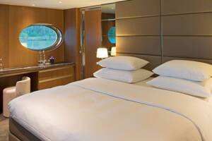 Bedroom, Royal Panorama Suite (RP), Scenic Amber