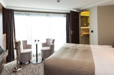 Superior Suite, Diamond Deck, MS Thomas Hardy, Riviera Travel