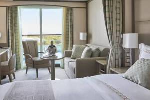Deluxe Veranda Suite Bedroom