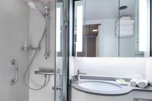 Veranda, Bathroom, Nautica, Oceania Cruises