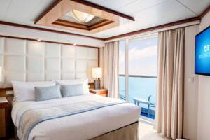 Penthouse Suite, bedroom, (S3), Royal Princess, Princess Cruises