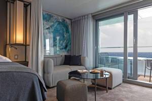 Living Area, Deluxe Verandah Suite (DA), Scenic Eclipse II
