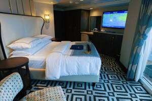 Club World Owners Suite Bedroom on Azamara Quest