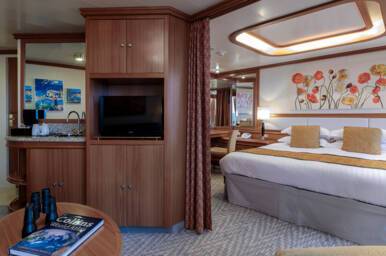 Penthouse Suite Bedroom, Ventura, P&O Cruises