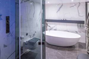 Bathroom, Panorama Suite (GP), Scenic Eclipse II