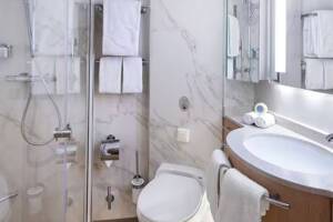 Penthouse Suite, Bathroom, Insignia, Oceania Cruises