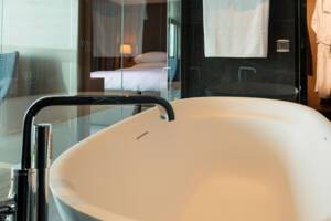 Bath Tub, Royal Owner's Suite, Scenic River Cruising
