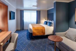 Britannia Oceanview Bedroom, Queen Anne, Cunard - Image based on an EF grade, configuration may differ