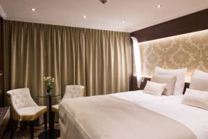 Standard Suite, Emerald Deck, MS Emily Bronte, Riviera Travel