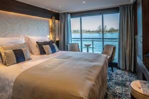 Standard Suite, Diamond Deck, MS George Eliot, Riviera Travel
