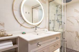 Veranda Stateroom Bathroom, Vista, Oceania