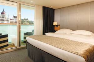 Deluxe Balcony Suite (PD), Scenic Crystal