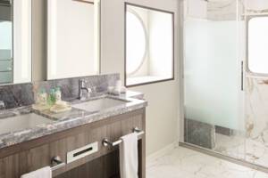 The Haven Deluxe Owner's Suite, Norwegian Jewel