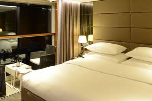 Bedroom, Balcony Suite (PA), Scenic Amber