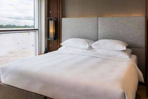 Bedroom, Deluxe Suite (BB), Scenic Spirit