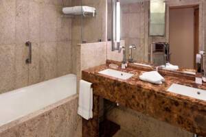 Veranda Suite, Bathroom, Seabourn Sojourn