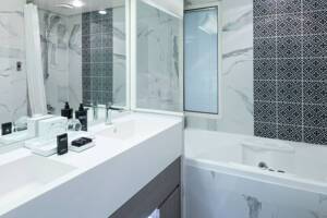 Celebrity Suite Bathroom (CS), Celebrity Millennium