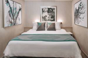 Family Inside Stateroom, Norwegian Sky