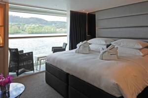 Junior Balcony Suite, Scenic Jewel